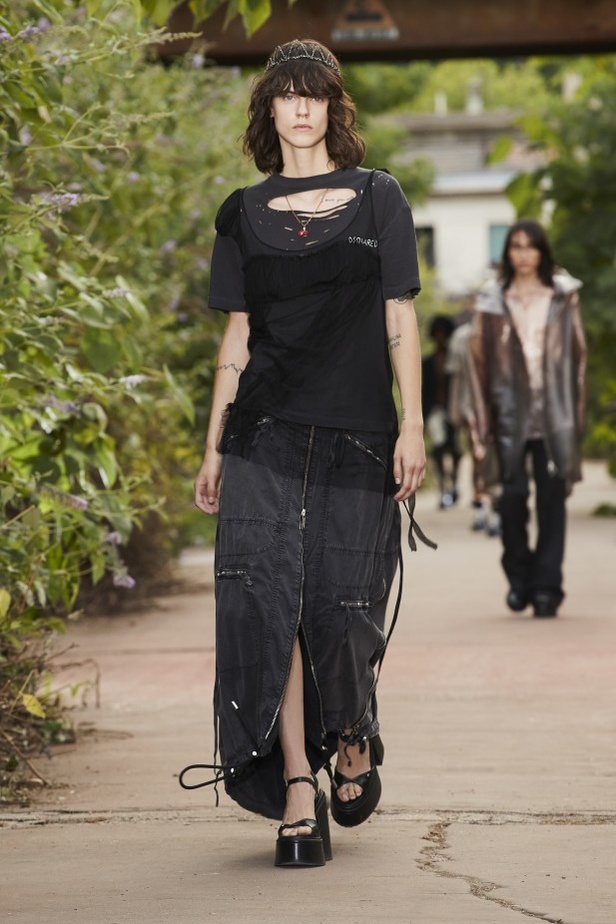 عرض أزياء Dsquared2 من أسبوع الموضة في ميلان 2021 