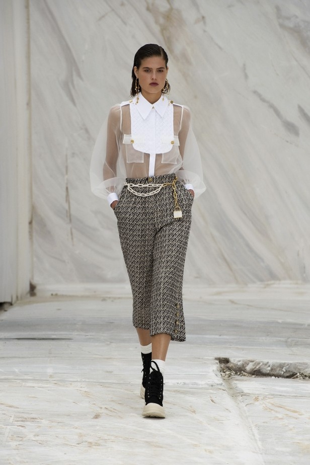 مجموعة ELISABETTA FRANCHI لربيع وصيف 2022 من أسبوع الموضة في ميلانو