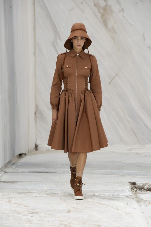 مجموعة ELISABETTA FRANCHI لربيع وصيف 2022 من أسبوع الموضة في ميلانو