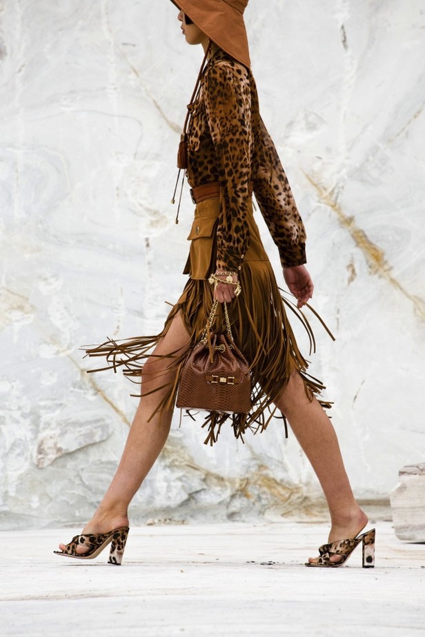 مجموعة ELISABETTA FRANCHI لربيع وصيف 2022 من أسبوع الموضة في ميلانو