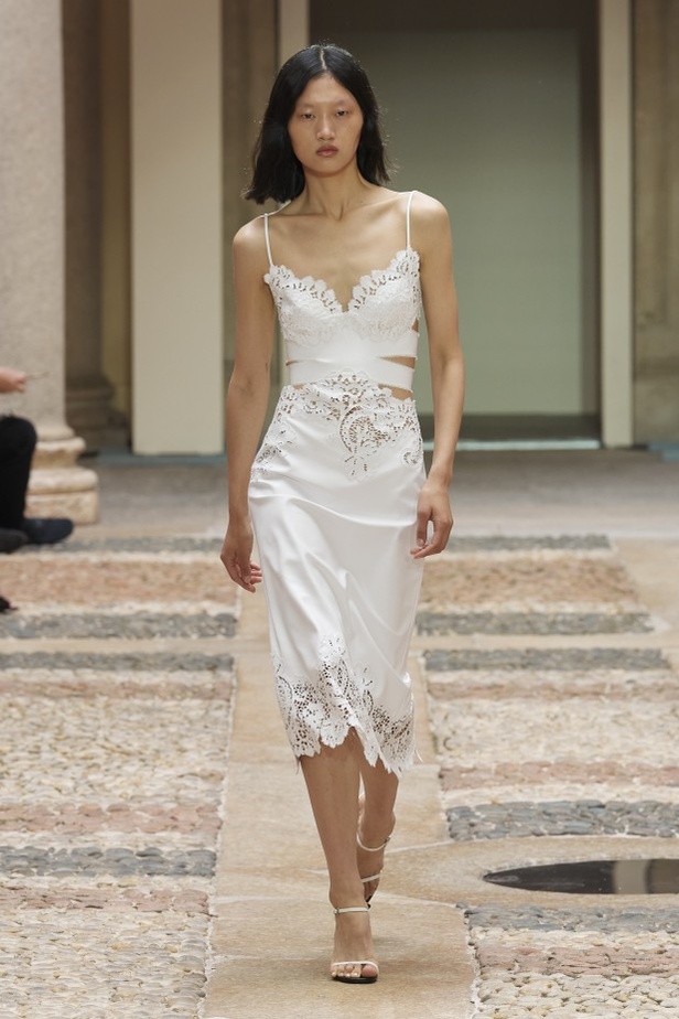 عرض أزياء Ermanno Scervino لربيع وصيف 2022 من أسبوع الموضة في ميلان