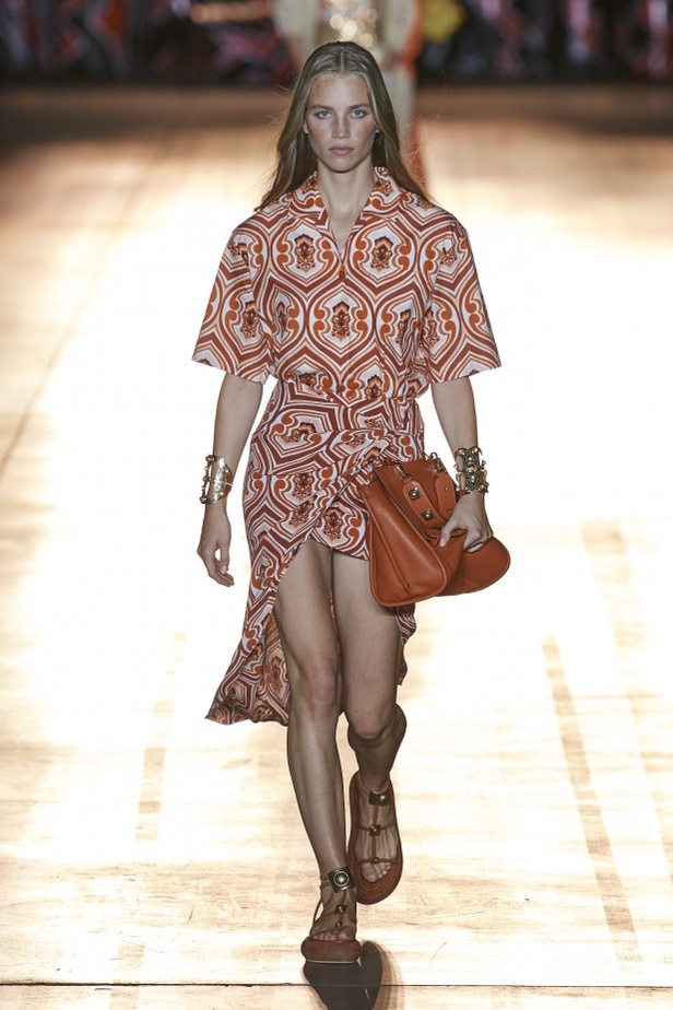 مجموعة Etro لربيع وصيف 2022 من أسبوع الموضة في ميلانو