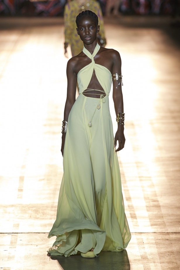 مجموعة Etro لربيع وصيف 2022 من أسبوع الموضة في ميلانو