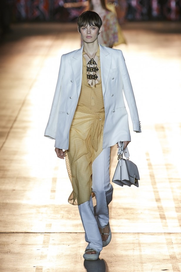 مجموعة Etro لربيع وصيف 2022 من أسبوع الموضة في ميلانو