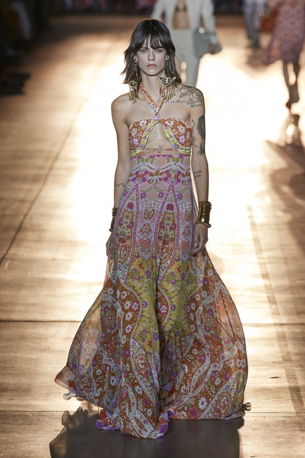 مجموعة Etro لربيع وصيف 2022 من أسبوع الموضة في ميلانو