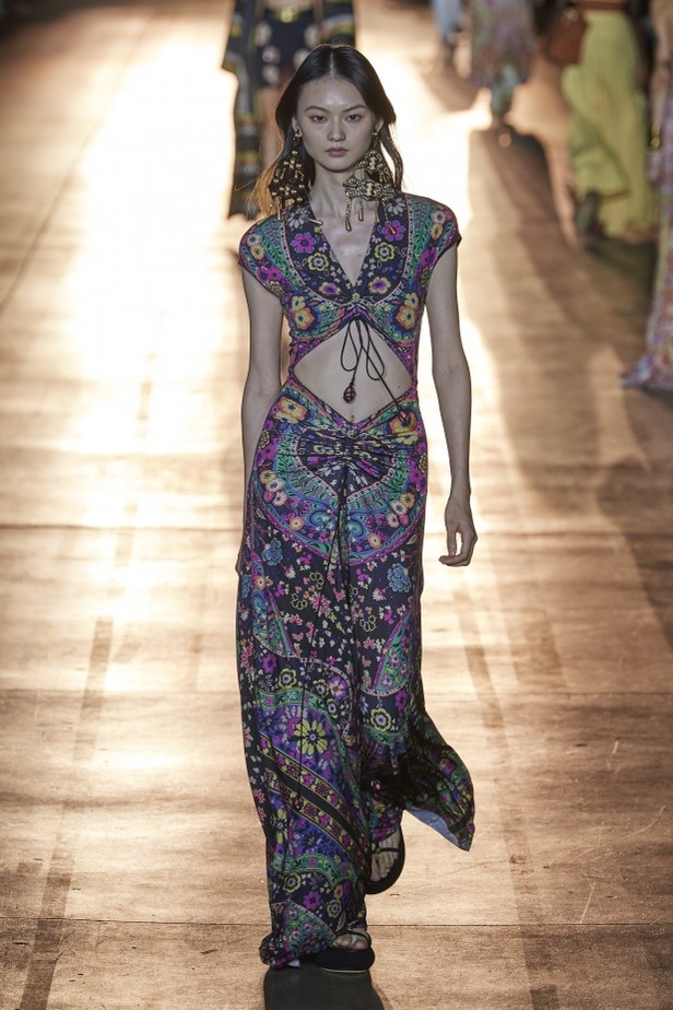 مجموعة Etro لربيع وصيف 2022 من أسبوع الموضة في ميلانو