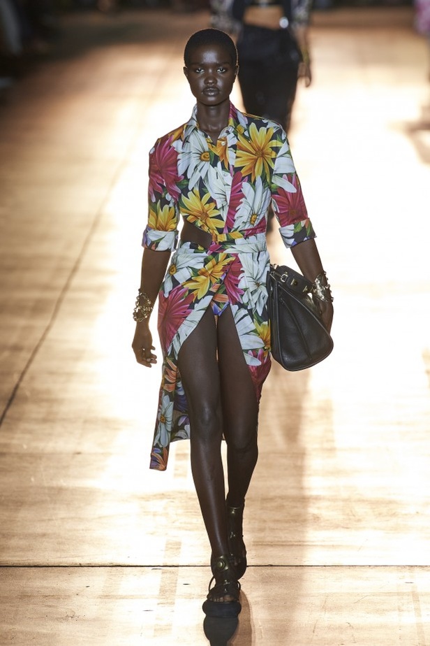 مجموعة Etro لربيع وصيف 2022 من أسبوع الموضة في ميلانو