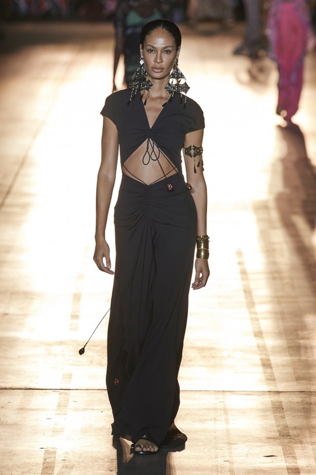 مجموعة Etro لربيع وصيف 2022 من أسبوع الموضة في ميلانو