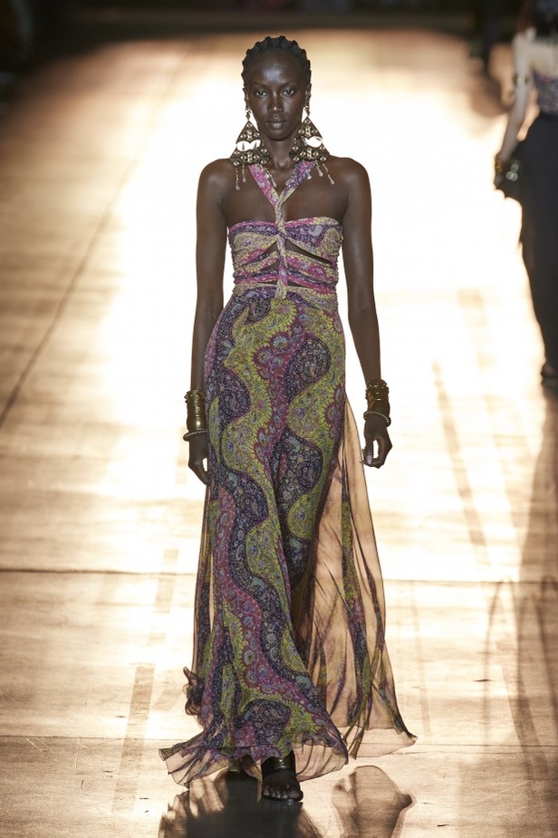 مجموعة Etro لربيع وصيف 2022 من أسبوع الموضة في ميلانو