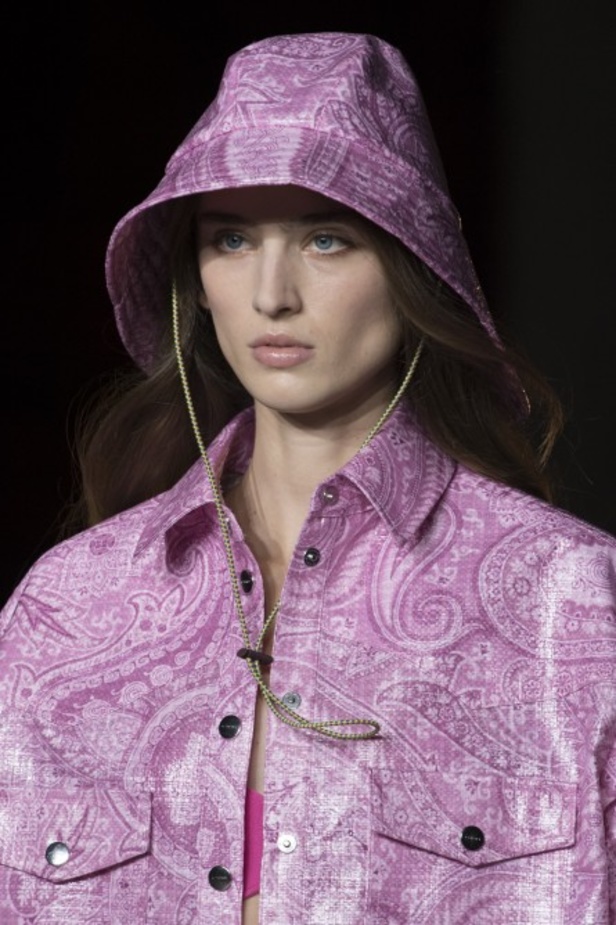 مجموعة Etro لربيع وصيف 2022 من أسبوع الموضة في ميلانو