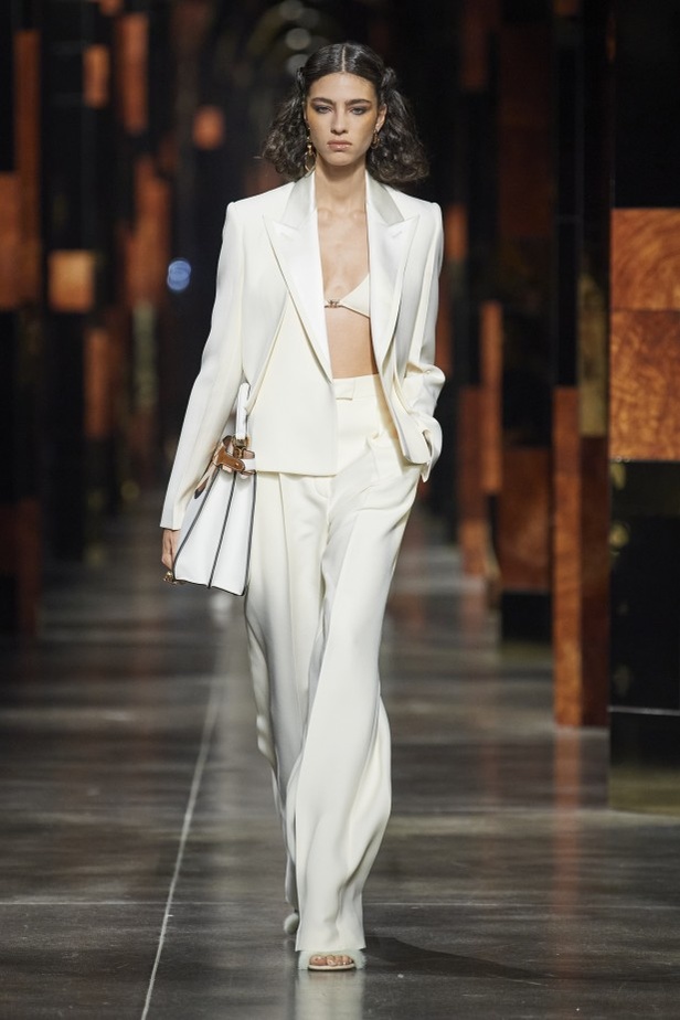 عرض أزياء Fendi لربيع وصيف 2022 من أسبوع الموضة في ميلانو