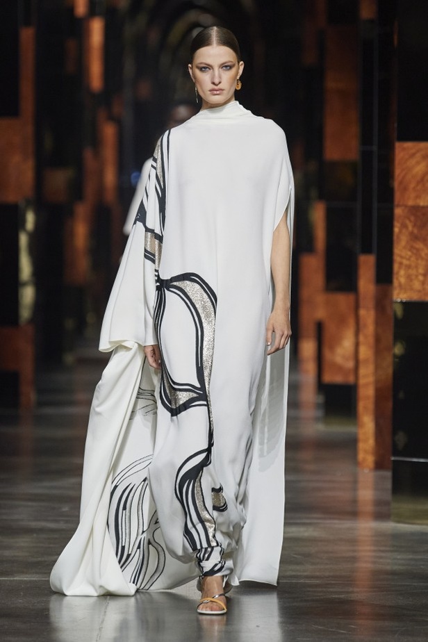 عرض أزياء Fendi لربيع وصيف 2022 من أسبوع الموضة في ميلانو
