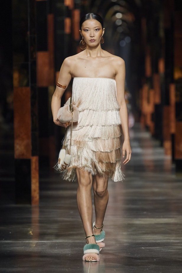 عرض أزياء Fendi لربيع وصيف 2022 من أسبوع الموضة في ميلانو