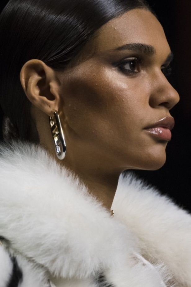 عرض أزياء Fendi لربيع وصيف 2022 من أسبوع الموضة في ميلانو