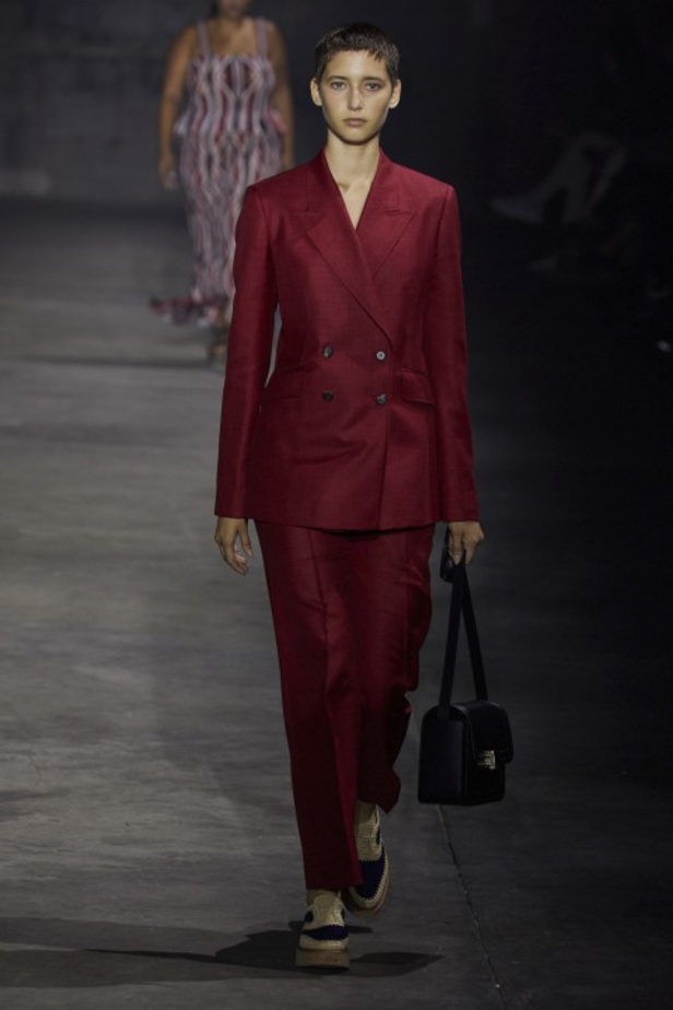 مجموعة غابرييلا هيرست لموسم ربيع وصيف 2022