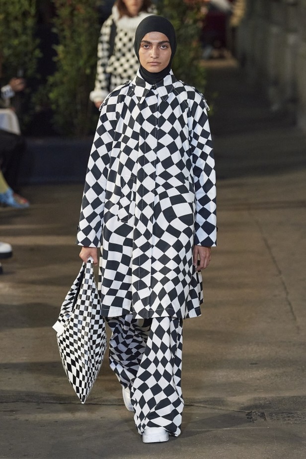 مجموعة  MM6 Maison Margielaلربيع وصيف 2022 من أسبوع الموضة في ميلانو