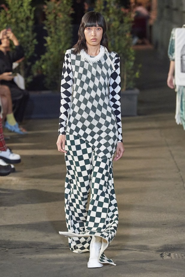 مجموعة  MM6 Maison Margielaلربيع وصيف 2022 من أسبوع الموضة في ميلانو