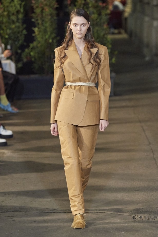 مجموعة  MM6 Maison Margielaلربيع وصيف 2022 من أسبوع الموضة في ميلانو