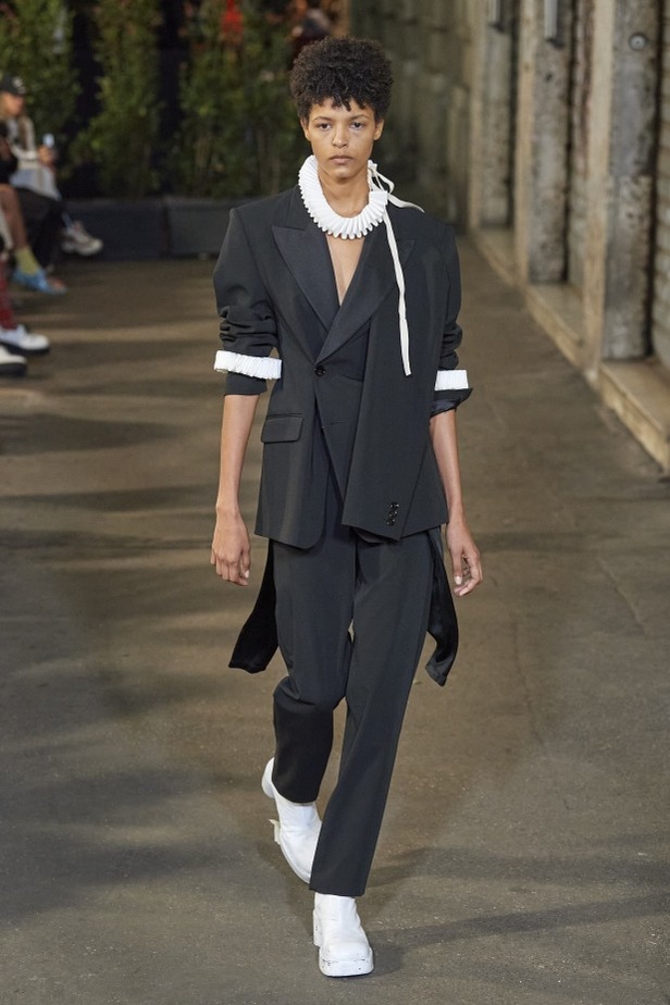 مجموعة  MM6 Maison Margielaلربيع وصيف 2022 من أسبوع الموضة في ميلانو