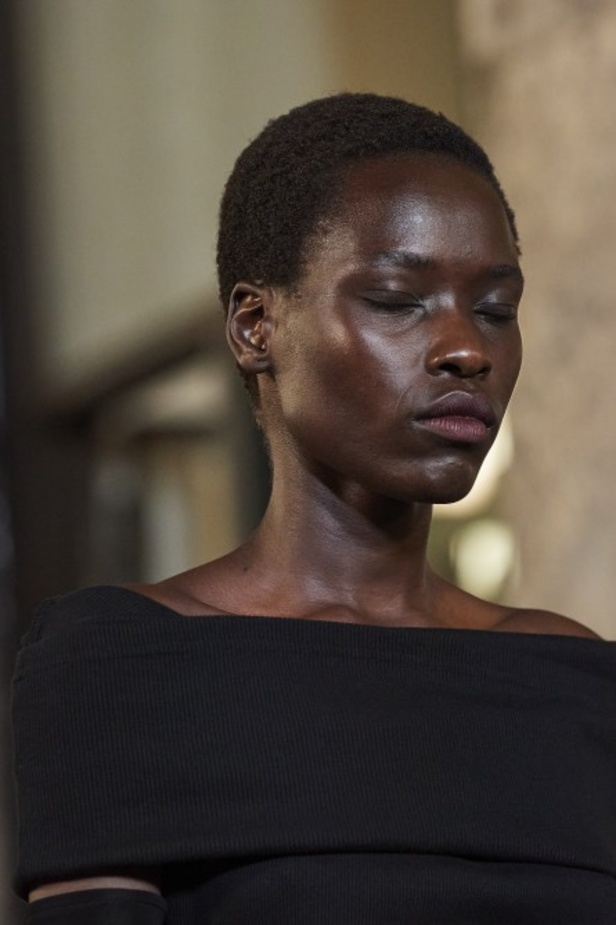 مجموعة  MM6 Maison Margielaلربيع وصيف 2022 من أسبوع الموضة في ميلانو