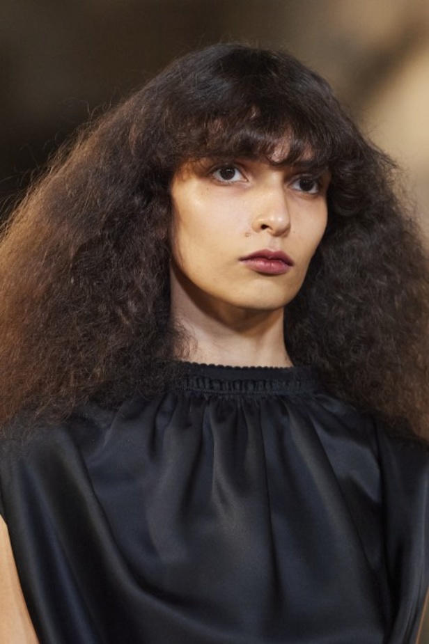 مجموعة  MM6 Maison Margielaلربيع وصيف 2022 من أسبوع الموضة في ميلانو