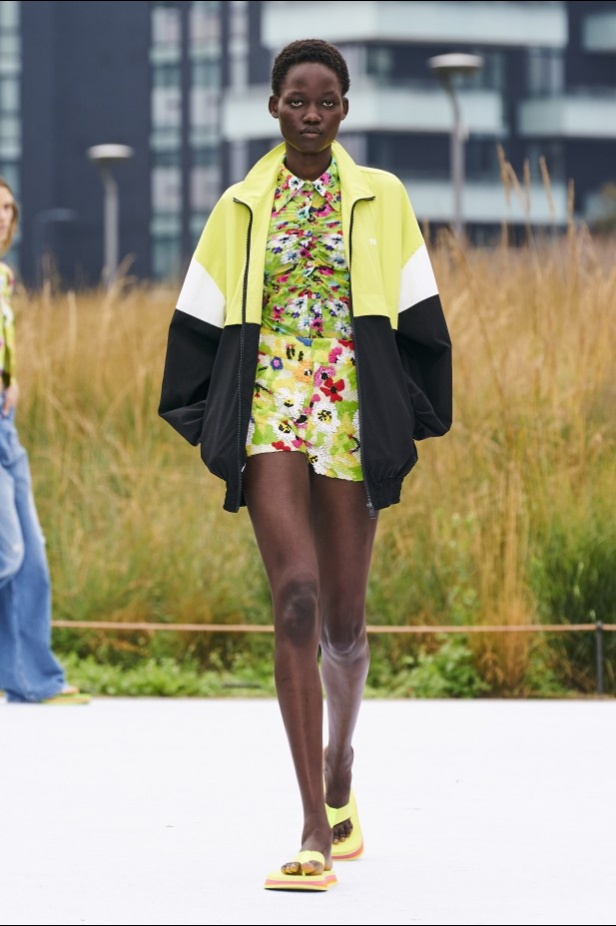 مجموعة MSGM لربيع وصيف 2022 من أسبوع الموضة في ميلانو