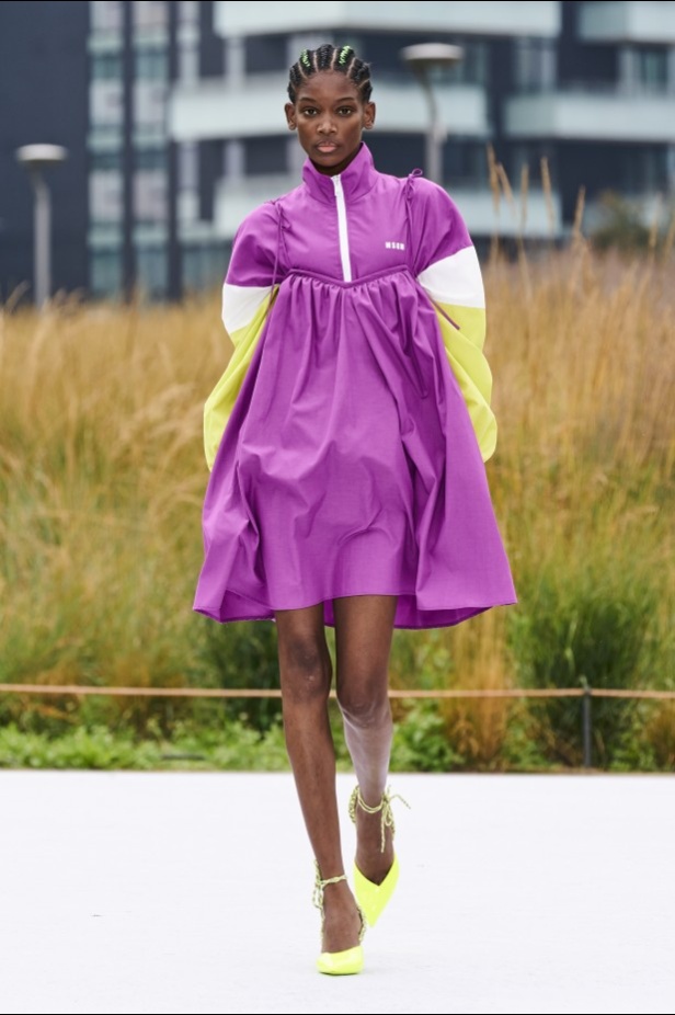 مجموعة MSGM لربيع وصيف 2022 من أسبوع الموضة في ميلانو