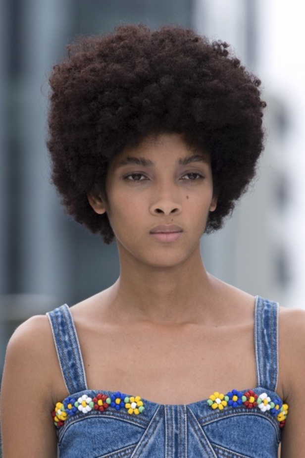 مجموعة MSGM لربيع وصيف 2022 من أسبوع الموضة في ميلانو