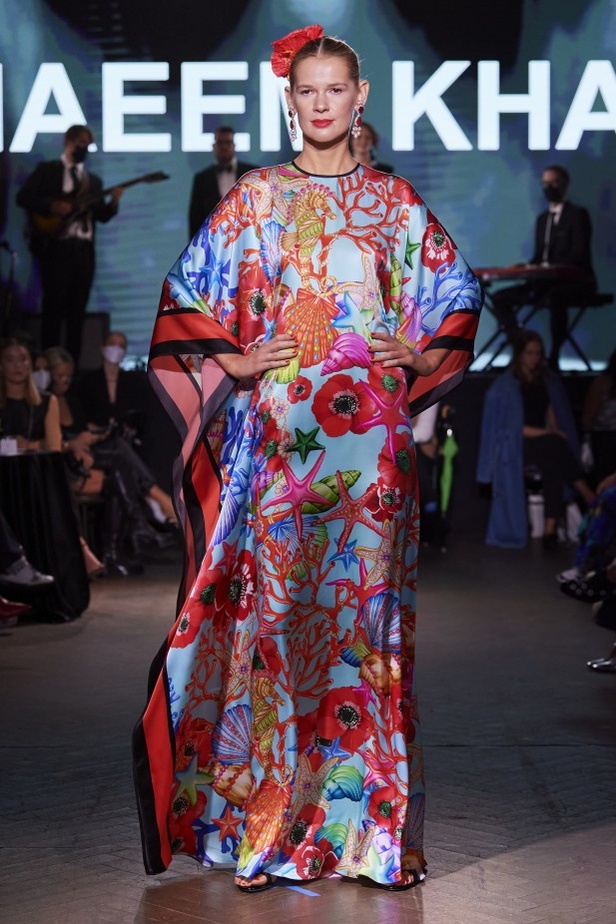 مجموعة Naeem Khan لربيع وصيف 2022 ضمن أسبوع الموضة في نيويورك