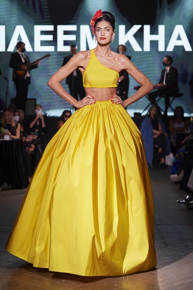 مجموعة Naeem Khan لربيع وصيف 2022 ضمن أسبوع الموضة في نيويورك