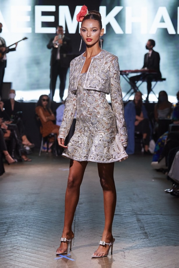 مجموعة Naeem Khan لربيع وصيف 2022 ضمن أسبوع الموضة في نيويورك