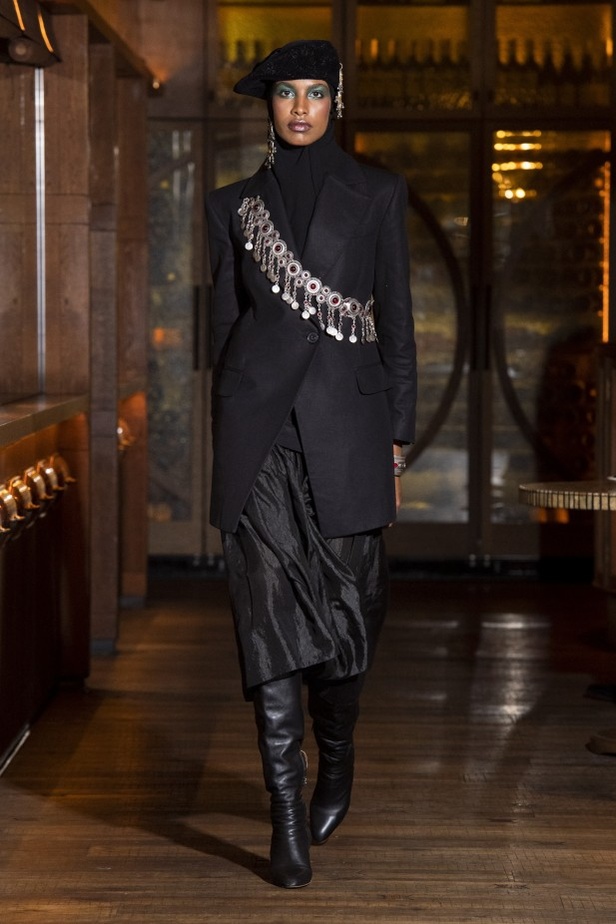 عرض أزياء Osman  لربيع وصيف 2022 من أسبوع الموضة في لندن