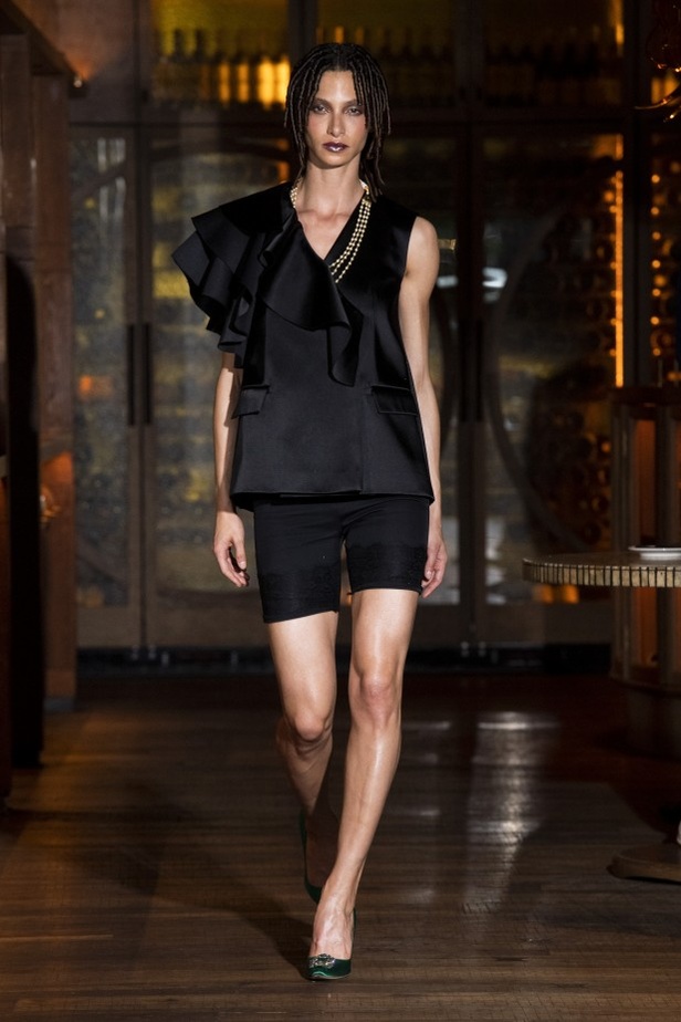 عرض أزياء Osman  لربيع وصيف 2022 من أسبوع الموضة في لندن