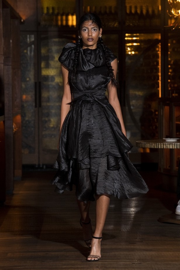 عرض أزياء Osman  لربيع وصيف 2022 من أسبوع الموضة في لندن