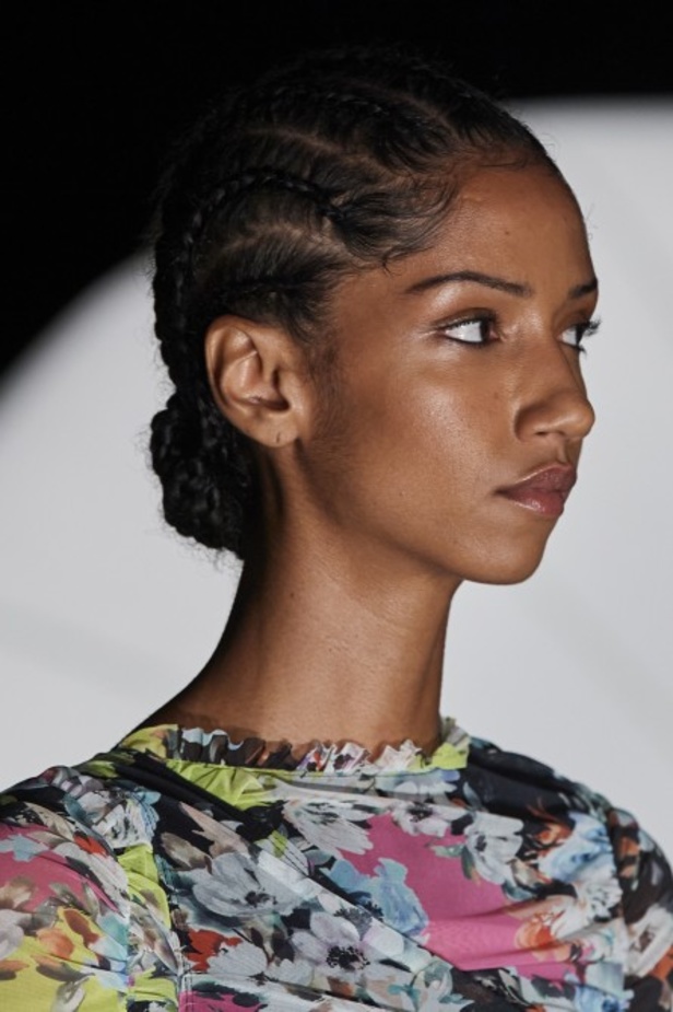 عرض أزياء PRABAL GURUNG لربيع وصيف 2022 من أسبوع الموضة في نيويورك