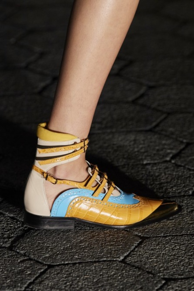 عرض أزياء PRABAL GURUNG لربيع وصيف 2022 من أسبوع الموضة في نيويورك