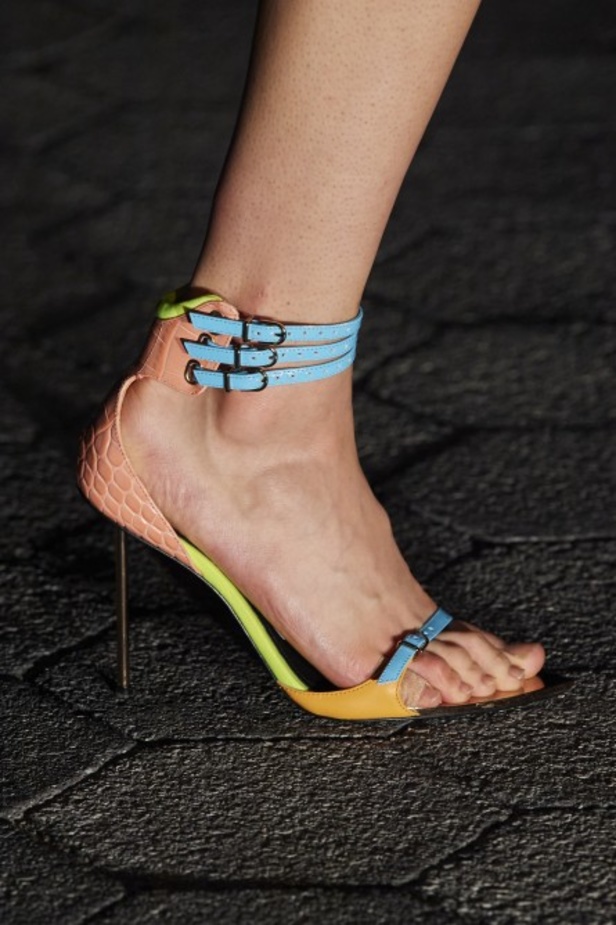 عرض أزياء PRABAL GURUNG لربيع وصيف 2022 من أسبوع الموضة في نيويورك