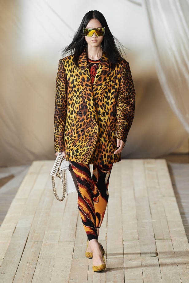 مجموعة ROBERTO CAVALLI لربيع وصيف 2022 من أسبوع الموضة في ميلانو