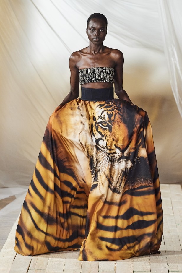 مجموعة ROBERTO CAVALLI لربيع وصيف 2022 من أسبوع الموضة في ميلانو