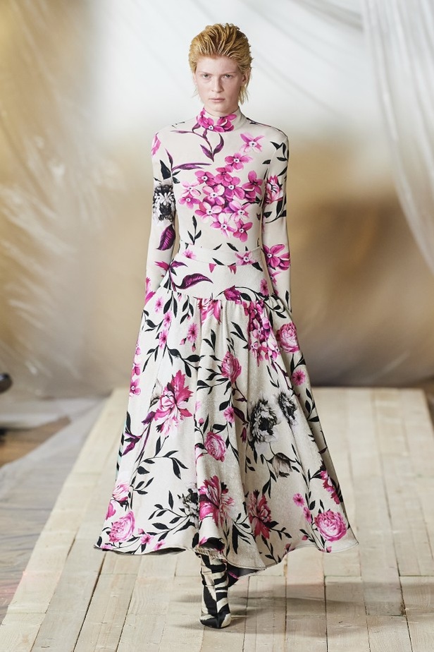 مجموعة ROBERTO CAVALLI لربيع وصيف 2022 من أسبوع الموضة في ميلانو