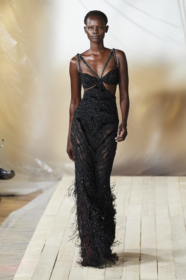 مجموعة ROBERTO CAVALLI لربيع وصيف 2022 من أسبوع الموضة في ميلانو