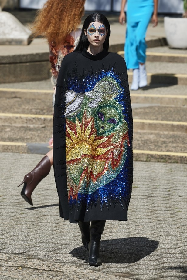 دار Rodarte تجسّد الحرية وروح الغرب في مجموعة ربيع وصيف 2022