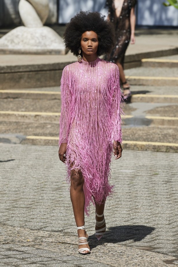 دار Rodarte تجسّد الحرية وروح الغرب في مجموعة ربيع وصيف 2022