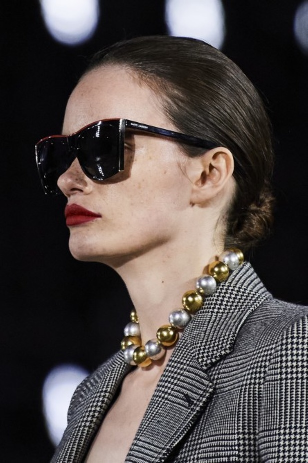 عرض أزياء مجموعة Saint Laurent لربيع وصيف 2022 من أسبوع الموضة في باريس