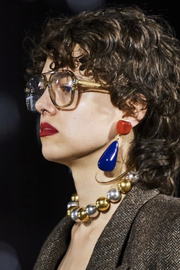 عرض أزياء مجموعة Saint Laurent لربيع وصيف 2022 من أسبوع الموضة في باريس