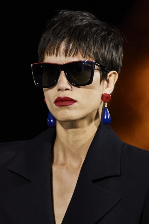 عرض أزياء مجموعة Saint Laurent لربيع وصيف 2022 من أسبوع الموضة في باريس