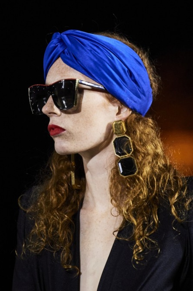 عرض أزياء مجموعة Saint Laurent لربيع وصيف 2022 من أسبوع الموضة في باريس