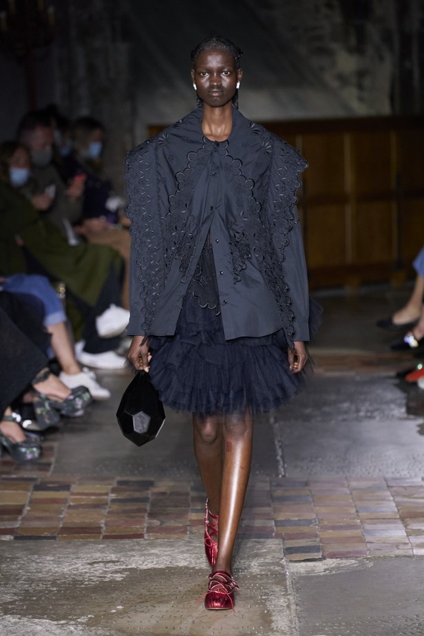 مجموعة Simone Rocha لربيع وصيف 2022 ضمن أسبوع الموضة في لندن