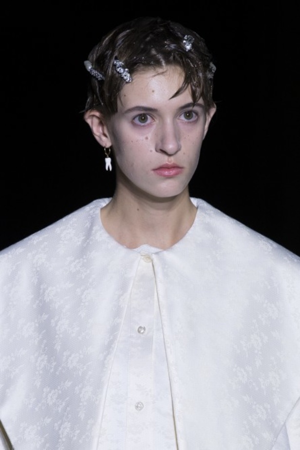 مجموعة Simone Rocha لربيع وصيف 2022 ضمن أسبوع الموضة في لندن