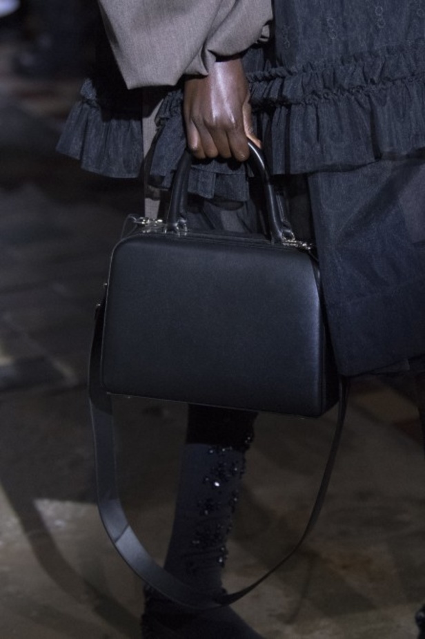 مجموعة Simone Rocha لربيع وصيف 2022 ضمن أسبوع الموضة في لندن